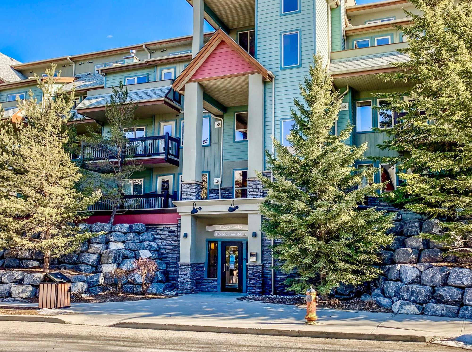 Canmore Mountain View Loft Apartment Heated Outdoor Pool Esterno foto