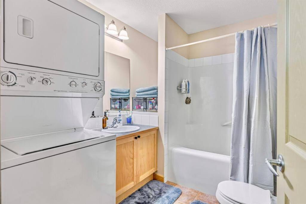 Canmore Mountain View Loft Apartment Heated Outdoor Pool Esterno foto